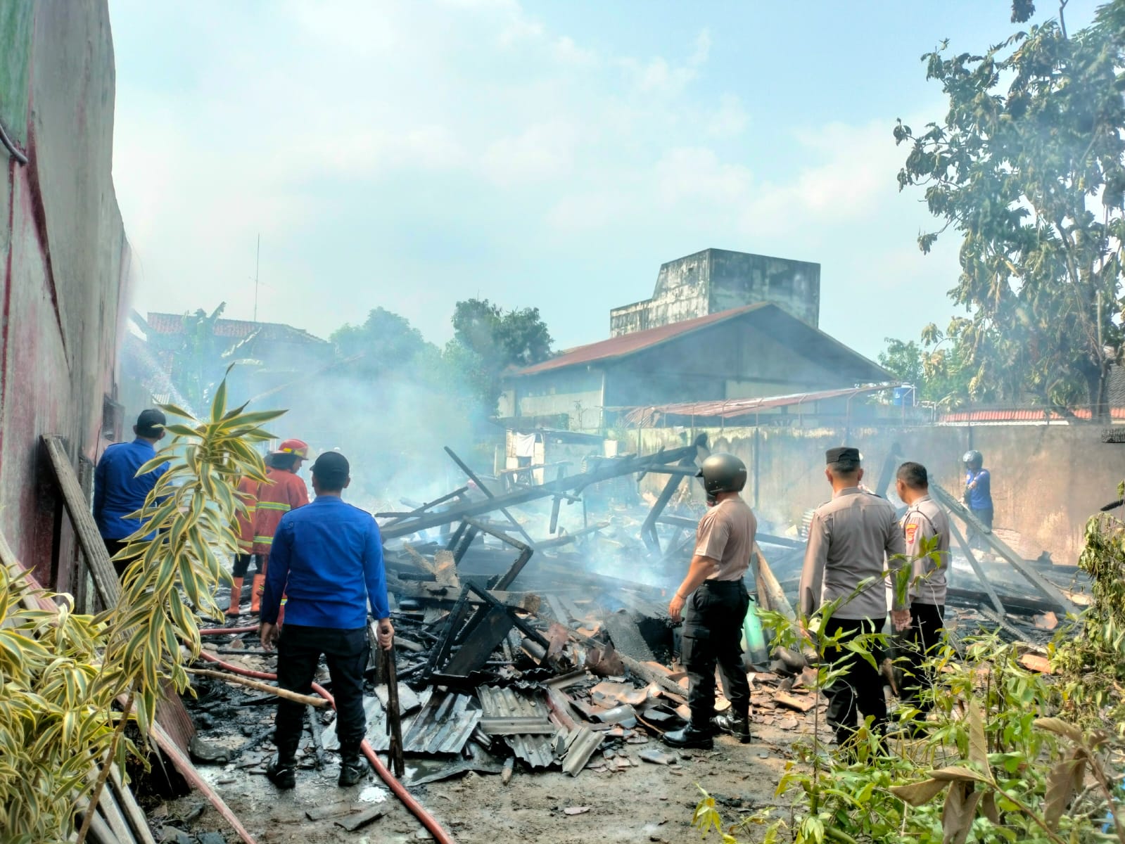 Diduga Korsleting Listrik, Rumah Ketua RT di Pringsewu Ludes Terbakar
