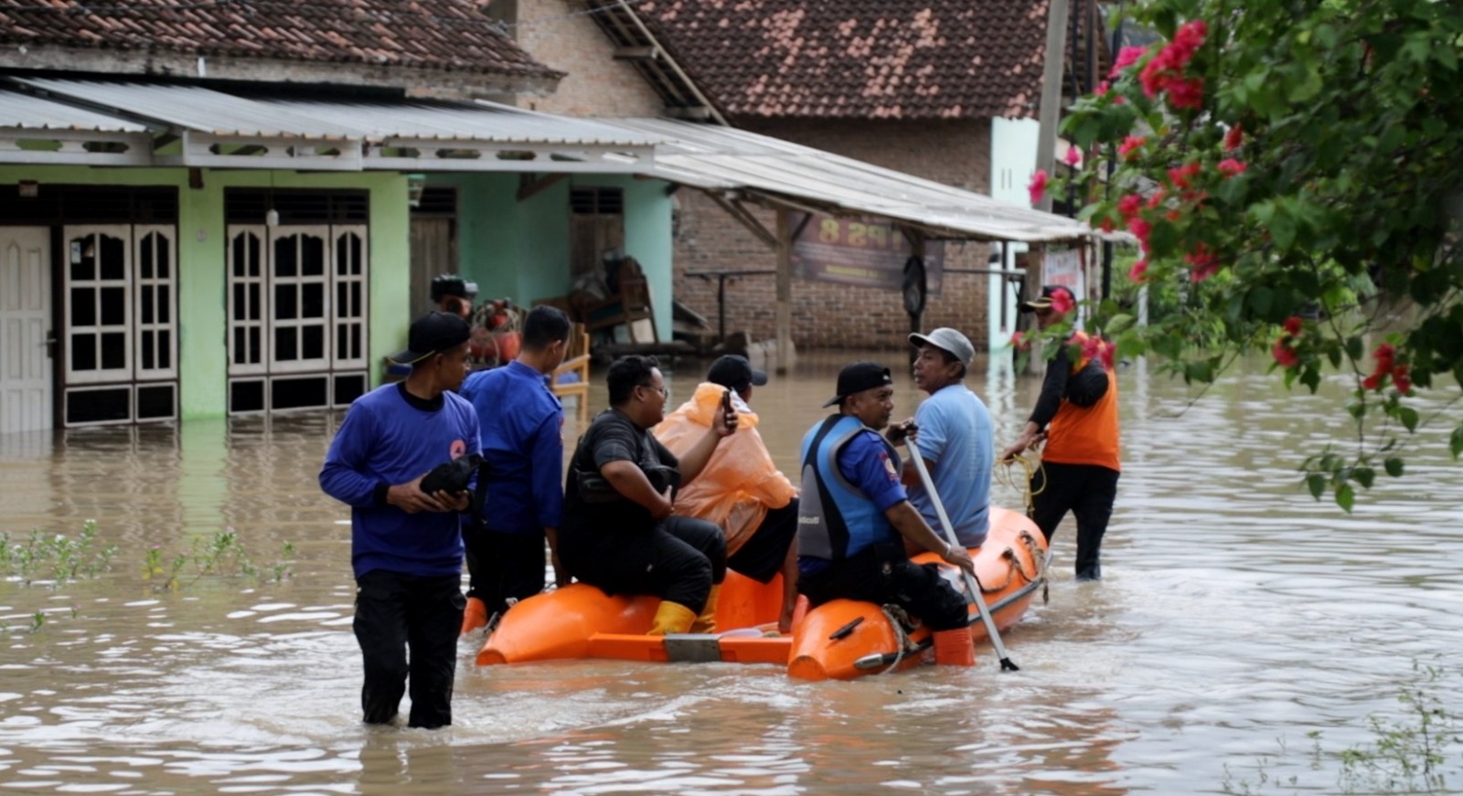 Pj. Bupati Minta Masyarakat  Waspada Banjir di Pringsewu