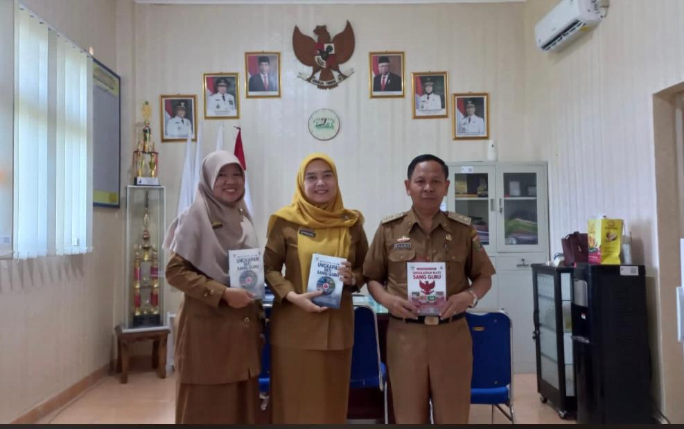 Guru SMA Negeri 1 Kalianda Terbitkan Buku Ontologi