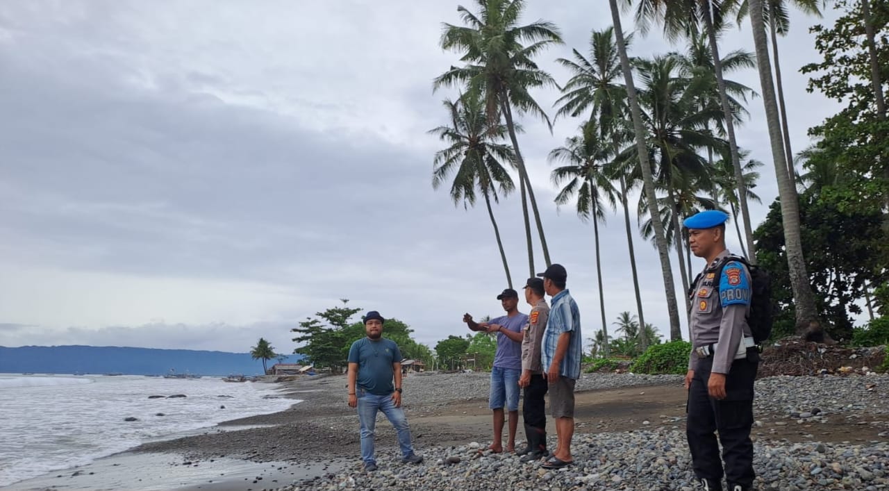 Dua Remaja Tenggelam di Pantai Cukuh Batu, Korban Kini Dirawat di Rumah Sakit 
