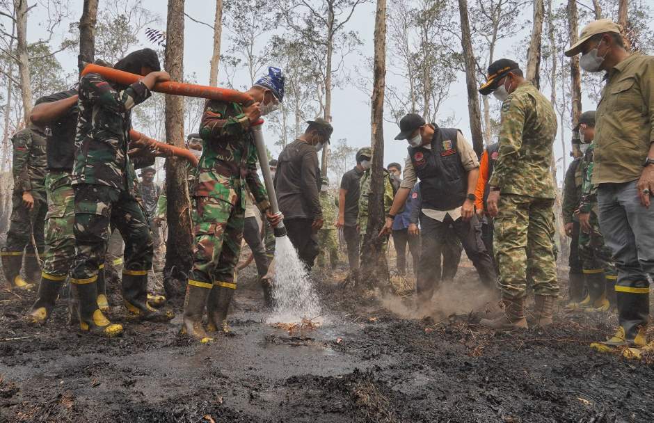Karhutla TNWK Belum Padam, 360 Personel Dikerahkan dan Kesehatan Warga Diperiksa