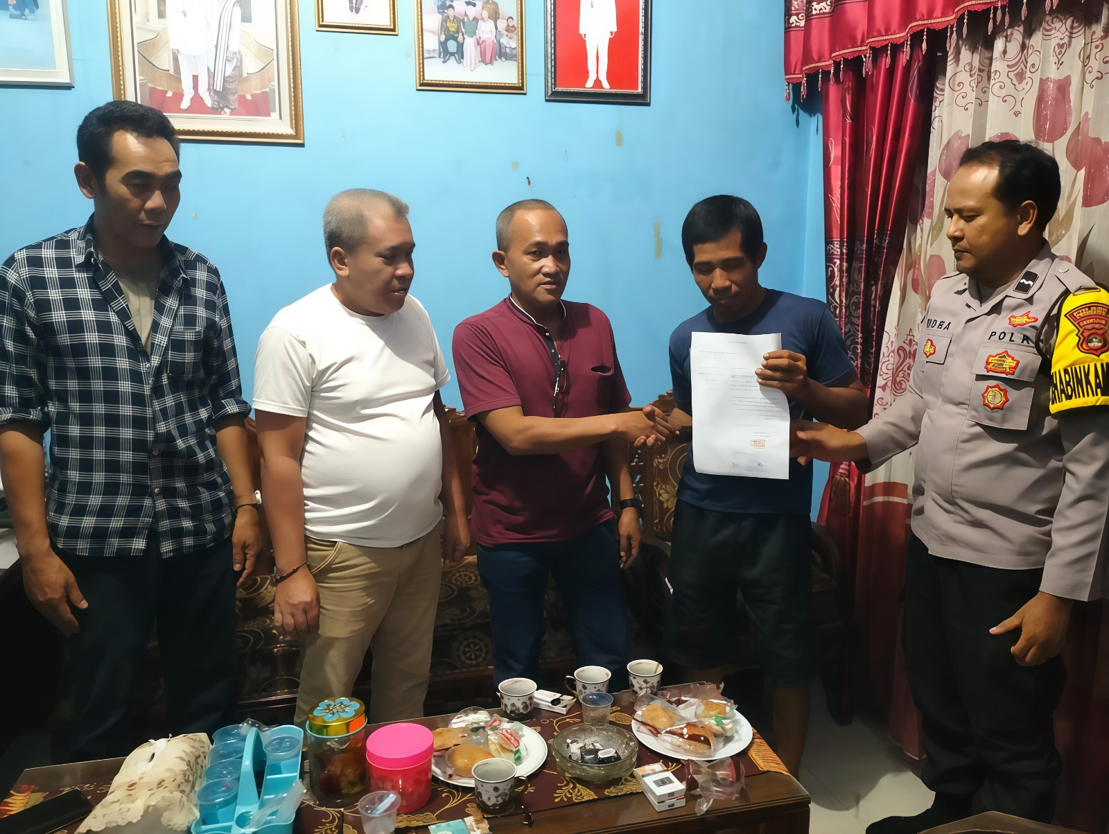 Berkat Mediasi Polisi dan Aparatur Pekon, Pencurian 4 Tandan Sawit di Neglasari Berakhir Damai 