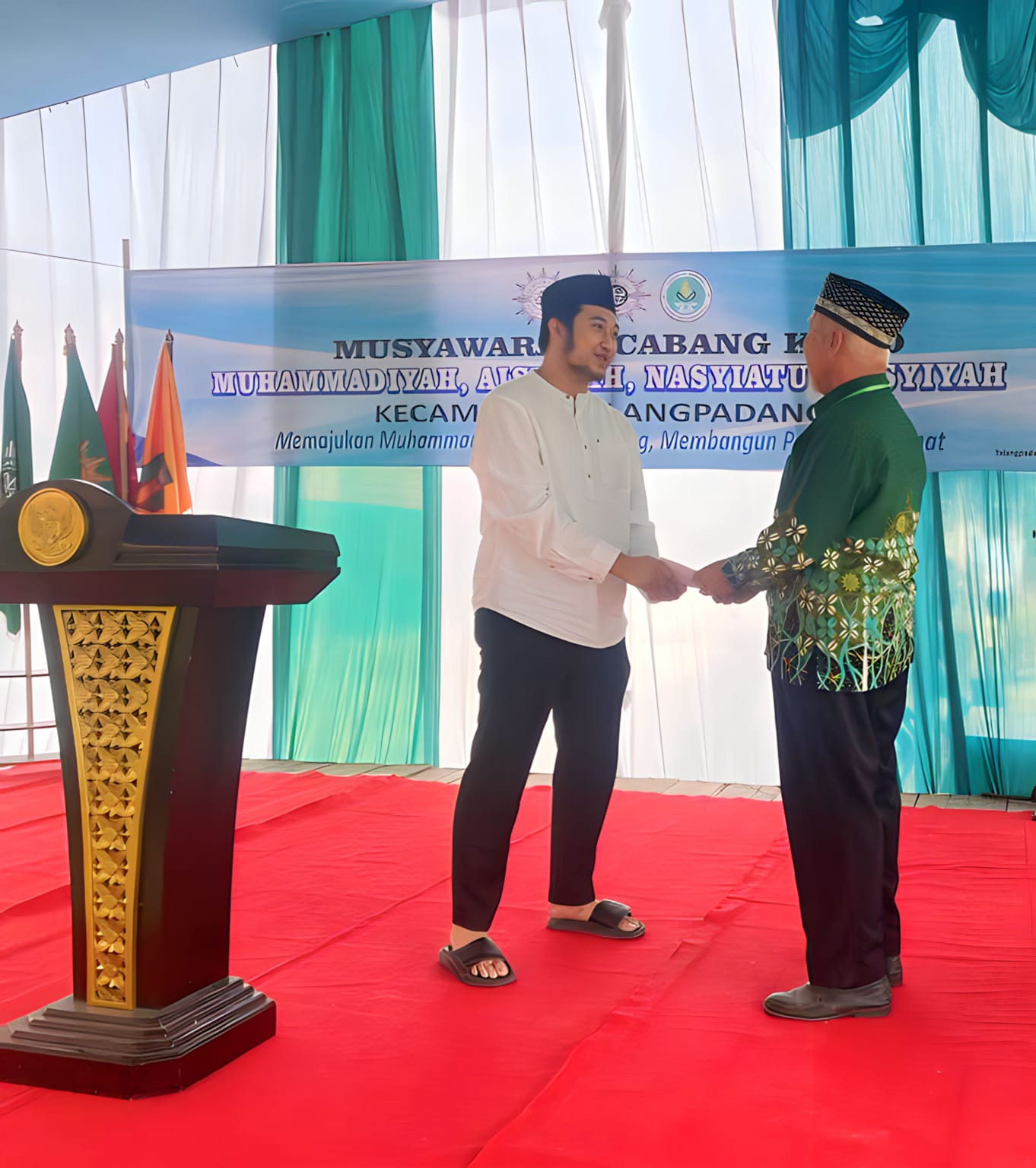 Muhammad Nur Alwi Berikan Bantuan Pemasangan Listrik Musholla Al-Kautsar Muhamadiyah