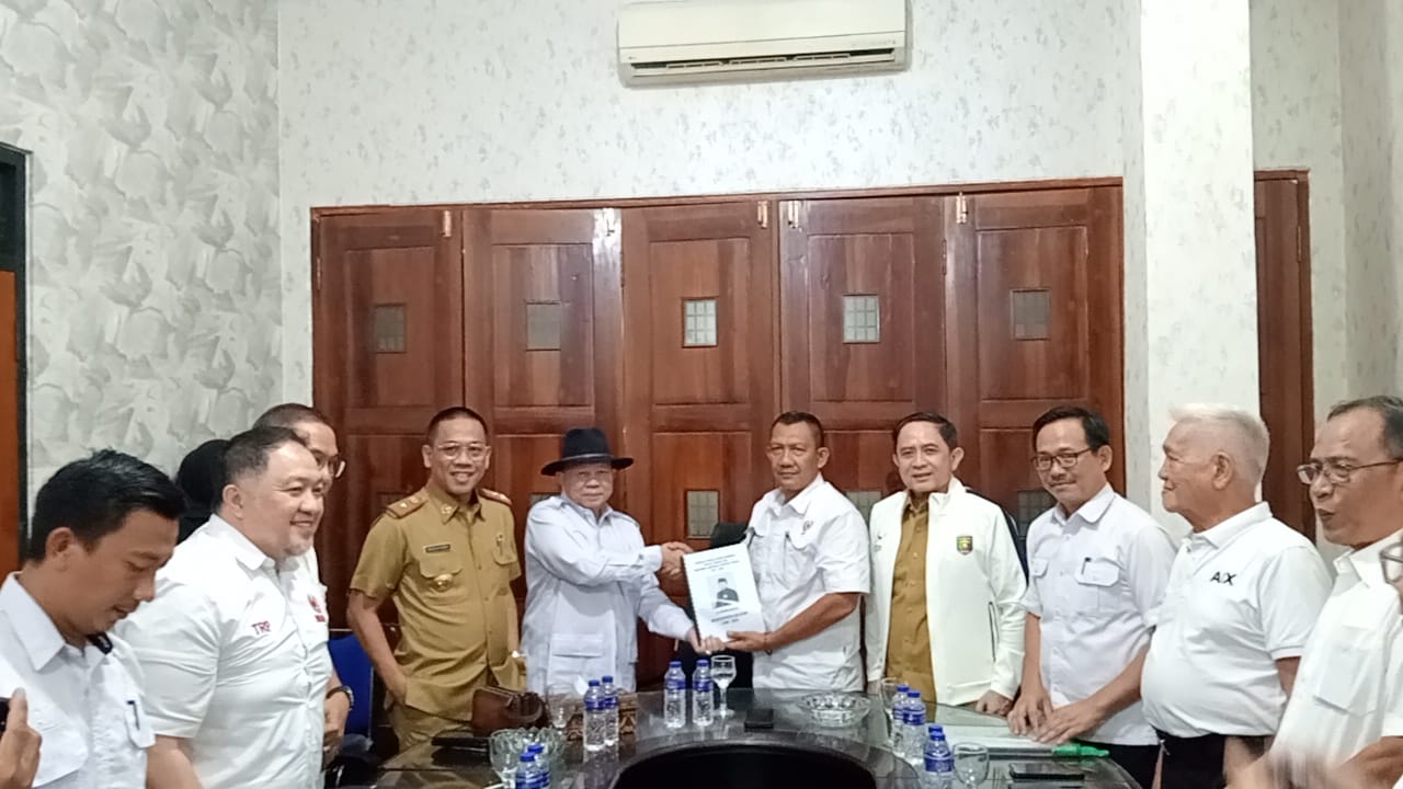 Faishol Djausal Jadi Yang Pertama Kembalikan Berkas Lengkap Pendaftaran Caketum KONI Lampung