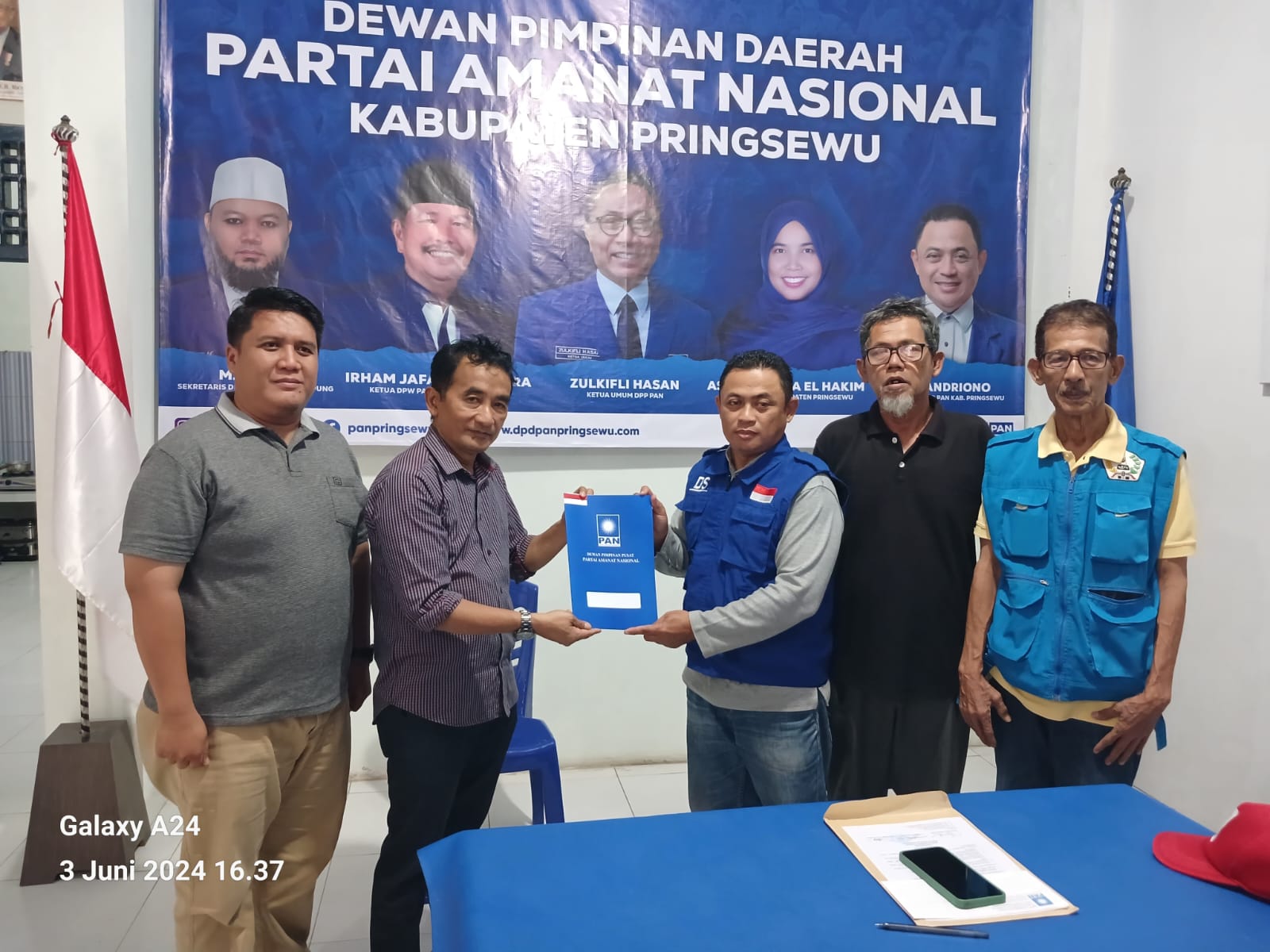 Mantan Ketua KPU Pringsewu Terima Surat Tugas Rekomendasi dari DPP PAN  Untuk Pilkada