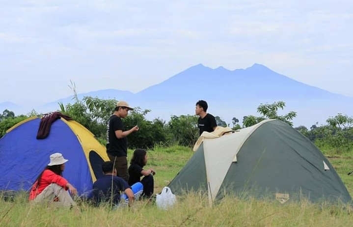 10 Lokasi Camping Terbaik dan Indah di Bogor Jawa Barat, Lengkap Dengan View Gunung dan Air Terjun