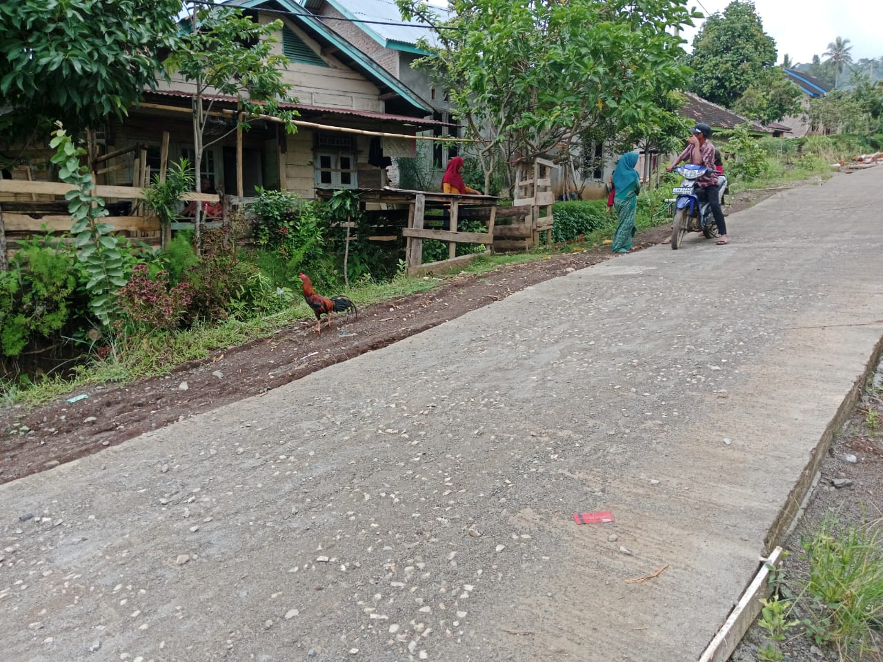 Proyek Jalan Rabat Beton di Way Panas Baru Seumur Jagung Sudah Rusak