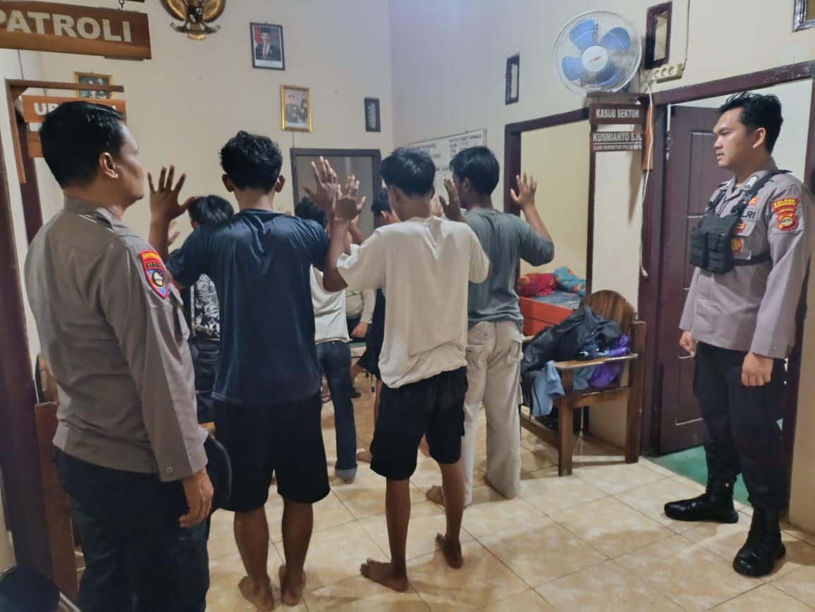 Warga Bersama Polisi Gagalkan Aksi Tawuran 9 Remaja Bersenjata Tajam di Pringsewu