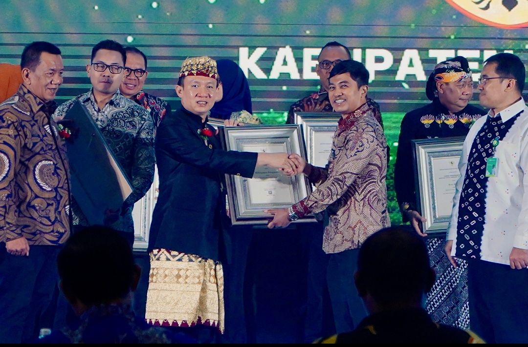 Pemkab Pringsewu Terima Penghargaan STBM Award Tingkat Madya dari Kemenkes RI