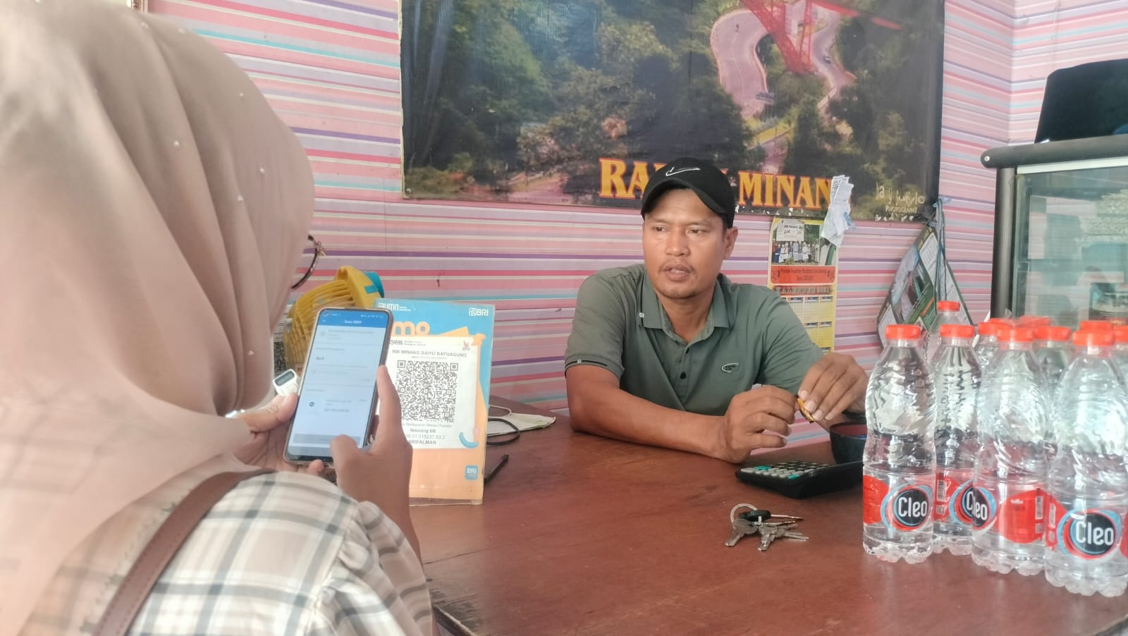 Dengan Qris BRI, Pengusaha Rumah Makan di Kayu Agung Ini Rasakan Kemudahan 