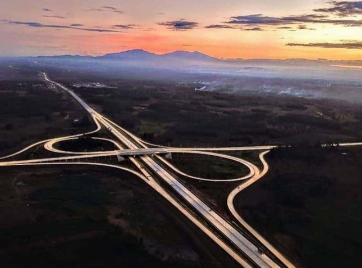 Dibangun. Ini Manfaat dan Tujuan  Jalan Tol Trans Sumatera 