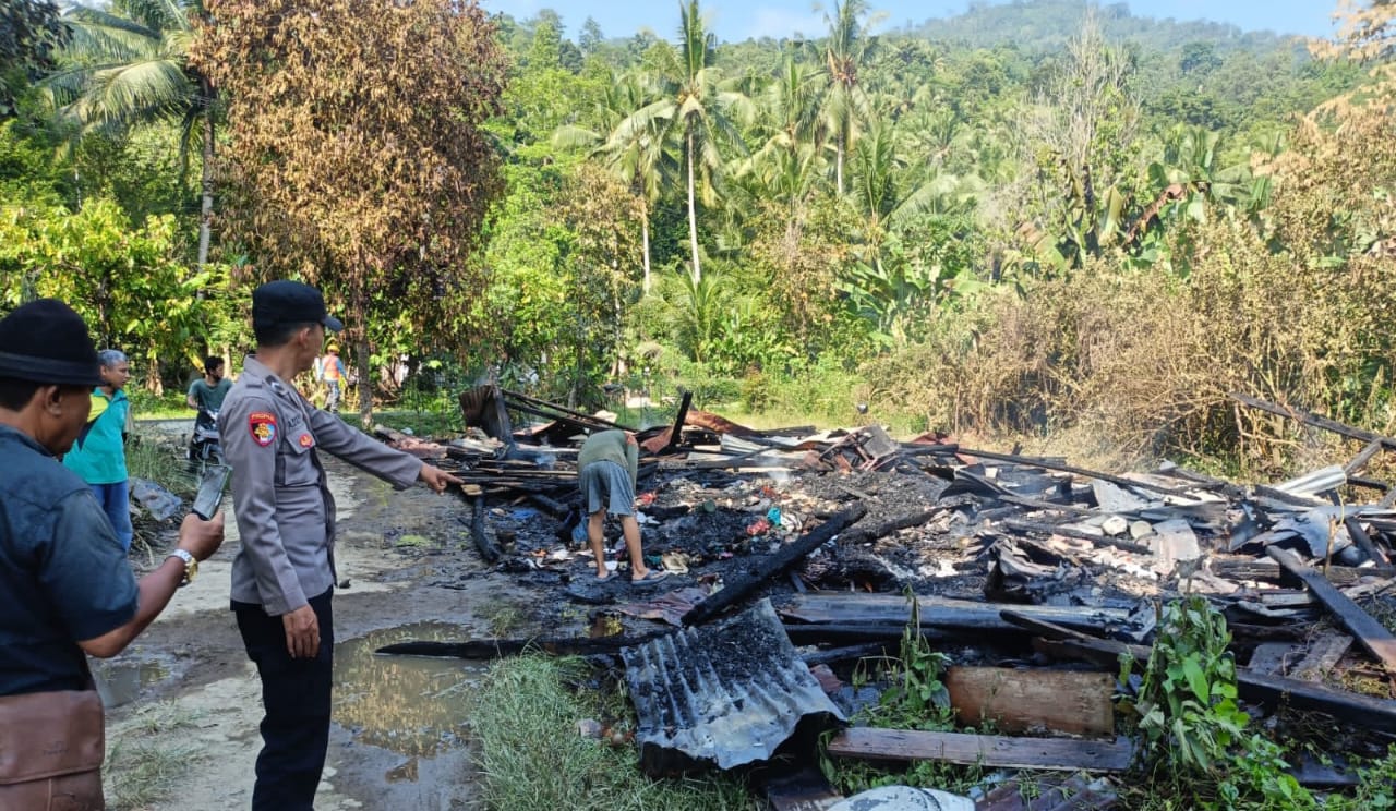 Satu Rumah Semi Permanen di Pekon Sukajaya Semaka Ludes Terbakar