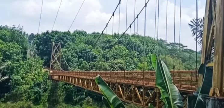 Jembatan Ini Dibangun Bersamaan Dengan Bendungan Batu Tegi