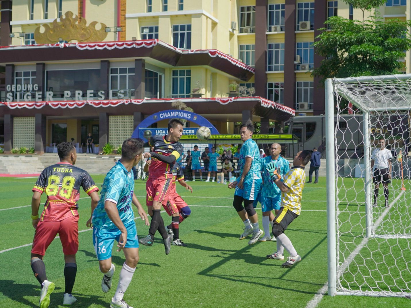 Polres Pringsewu Sabet Juara II Turnamen Minisoccer Kapolda Lampung 2025