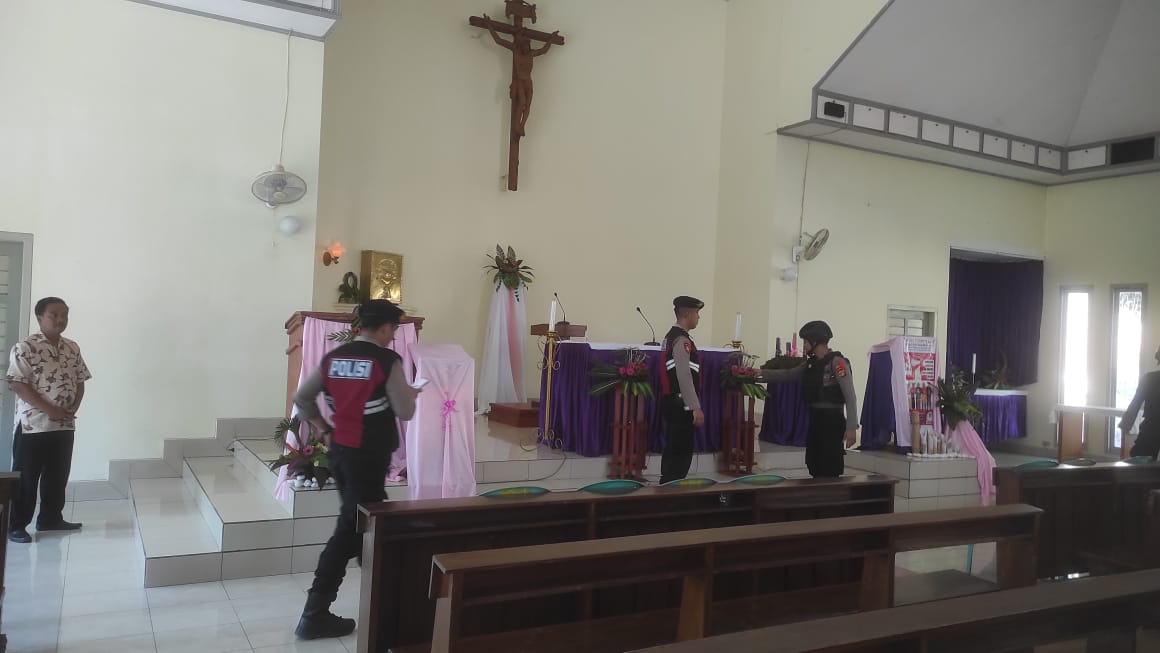 Polisi Sterilisasi sejumlah Gereja di Perayaan Natal Pringsewu 