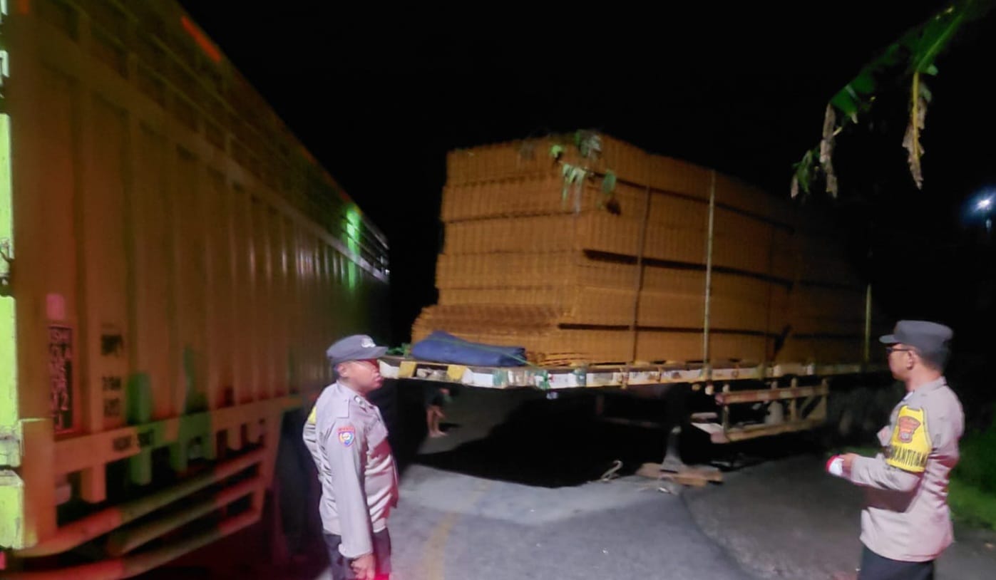 Dua Truk Bersenggolan Picu Kemacetan di Jalinbar Sedayu