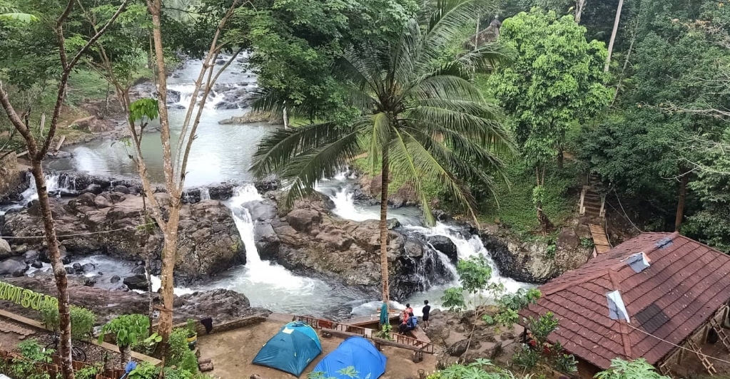 Wisata Alam Air Terjun Leuwi Bumi Bisa di Jadikan Tempat Camping Terbaik di Pandeglang