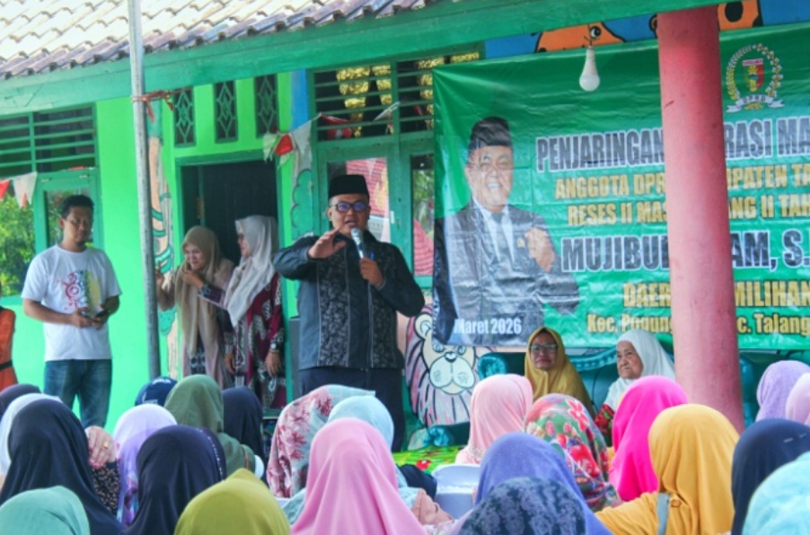 Reses di Pugung, Mujibul Umam Terima Keluhan BPJS Nonaktif dan Jalan Rusak