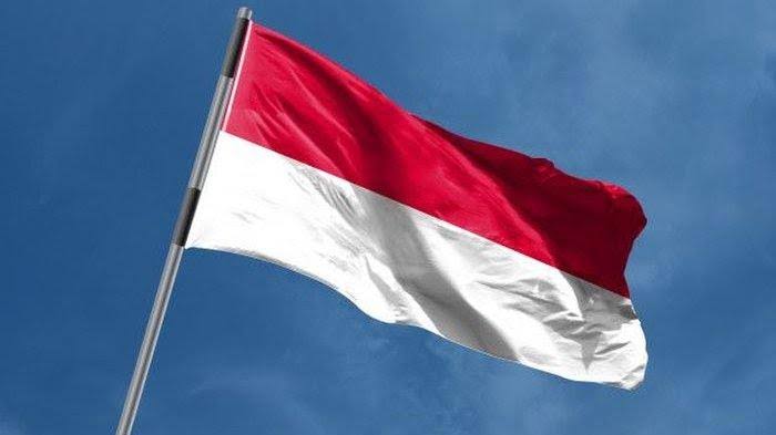 Jelang HUT RI, Warga Mulai Pasang Bendera dan Umbul-umbul 