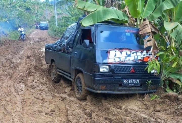 Adu Nyali! di Akses Antar Pekon Kecamatan Ulubelu Tanggamus