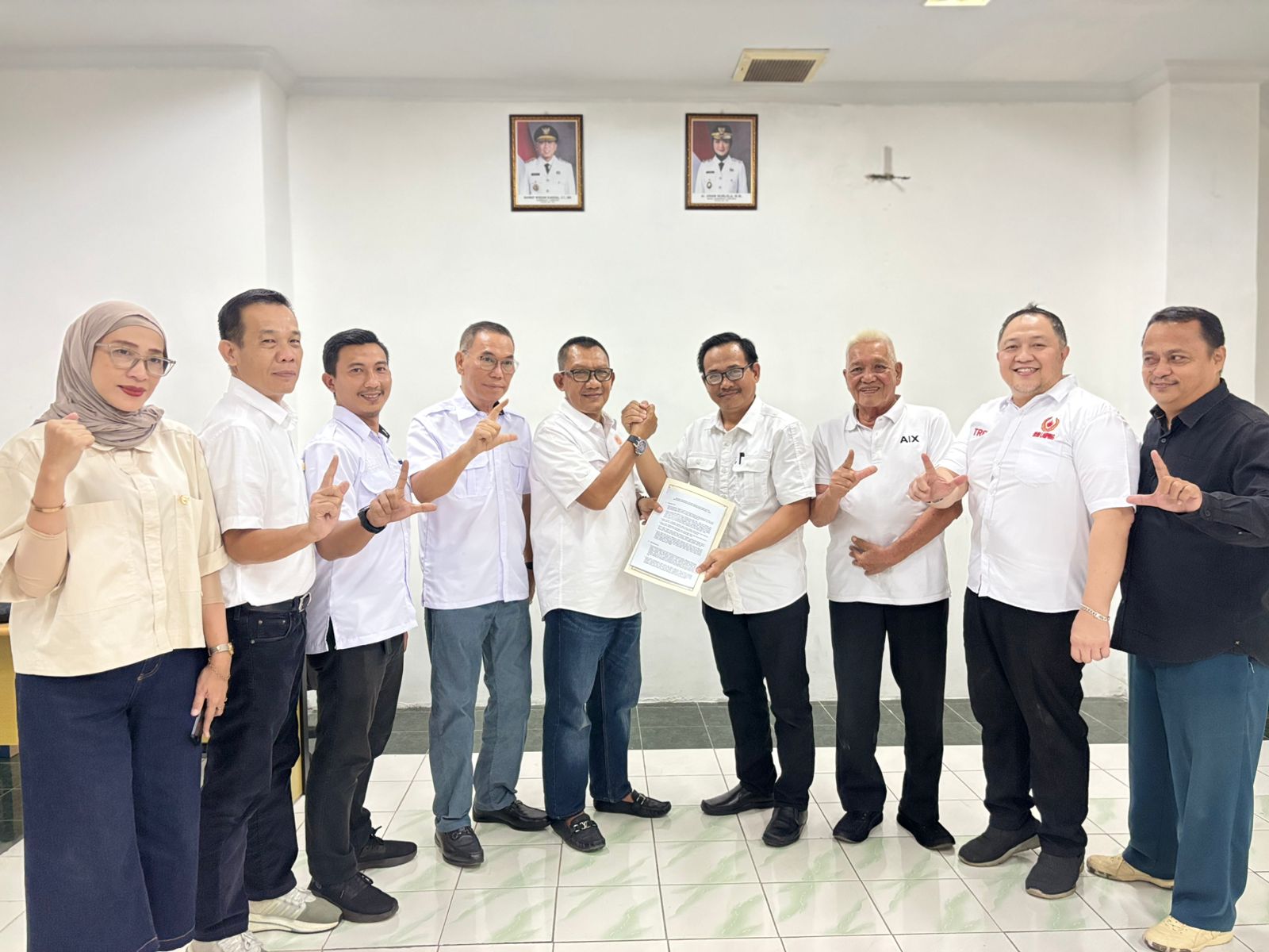 Ketua IPSI Lampung Faishol Djausal dan Hanafiah Hamidi Ambil Formulir Caketum KONI Lampung