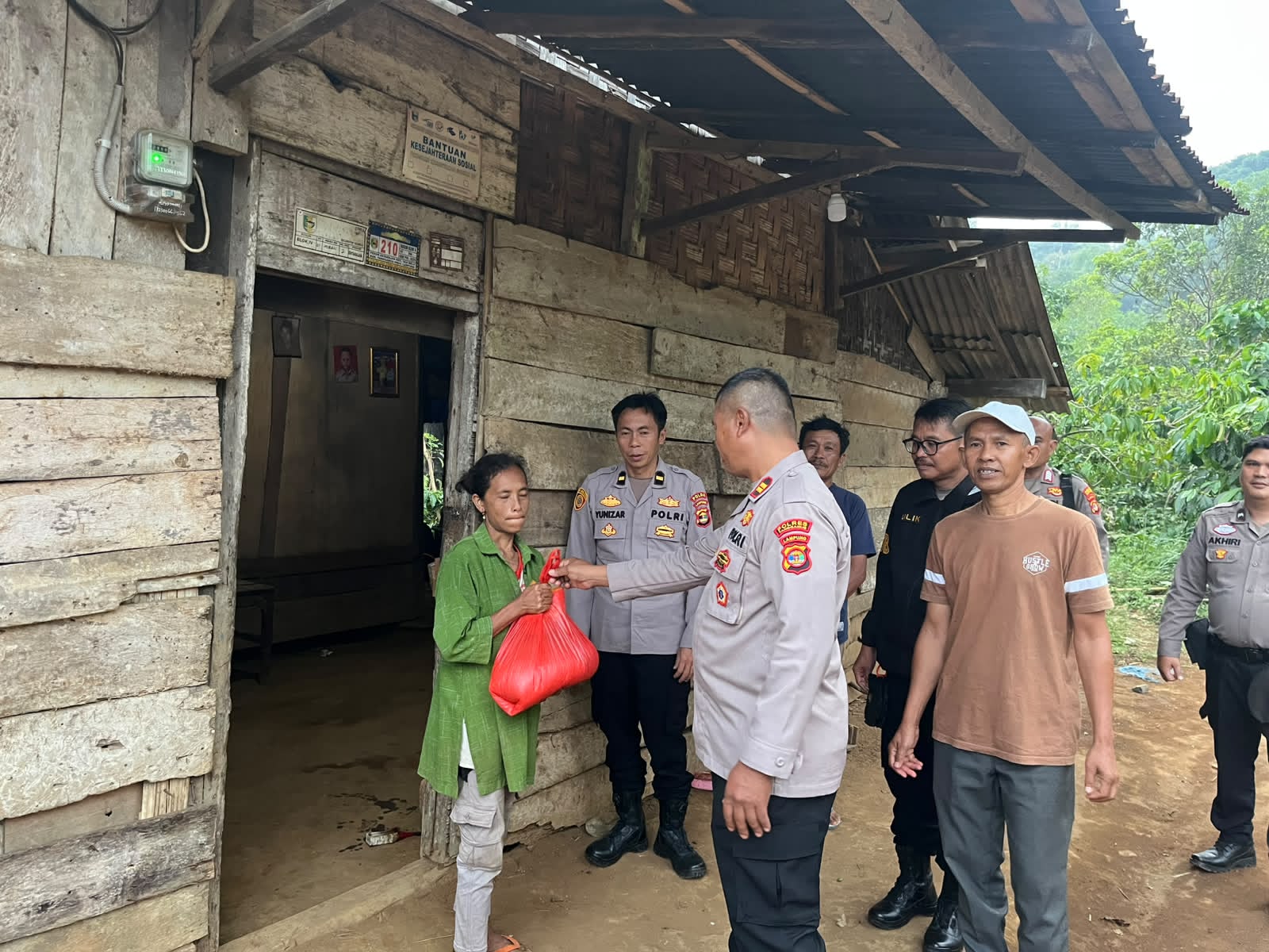 Kapolsek Pulau Panggung Serap Aspirasi Warga Lewat Program Ngobarmas