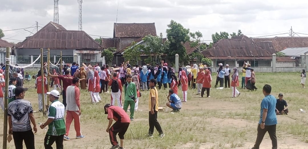 PGRI Talangpadang Gelar Lomba Tarik Tambang dan Bola Voli