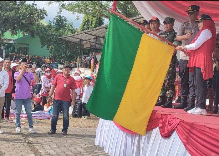 Pawai Karnaval HUT RI Ke-78 di Kotaagung Berlangsung Meriah