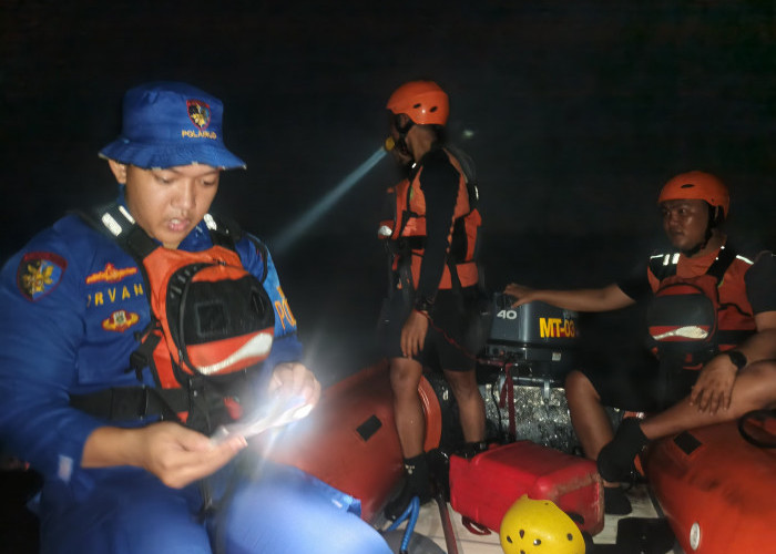Remaja Tanggamus Hilang Terseret Ombak di Pantai Teba