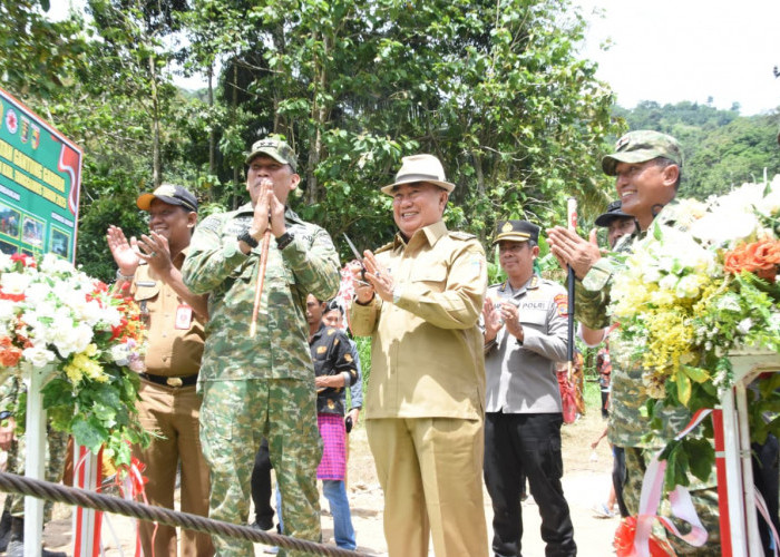 Pangdam XXI/Radin Inten, dan Bupati Tanggamus Resmikan Jembatan Gantung Way Umbar