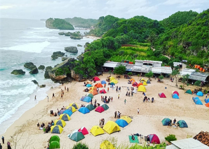 Wisata Pantai Ngrumput DIY  Tawarkan Pesona Pasir Putih yang Cantik dan Area Camping 