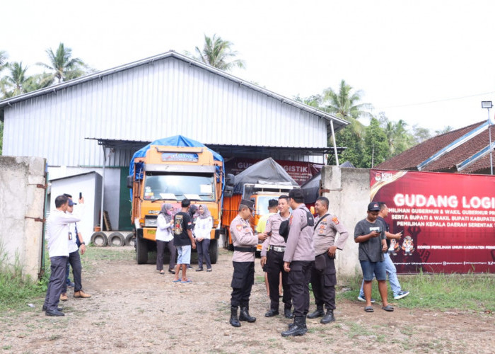 Polisi Kawal Ketat Distribusi Logistik Pilkada Pringsewu