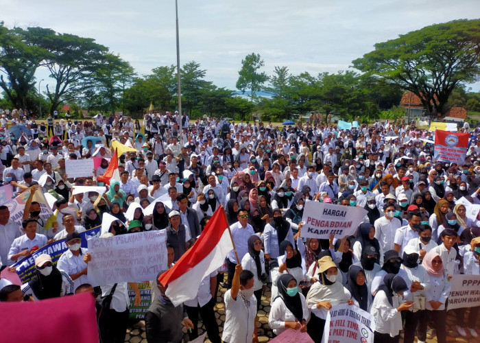 Aksi Damai, Ribuan Pegawai Honorer Pemkab Tanggamus Tuntut Pengangkatan PPPK Penuh Waktu 