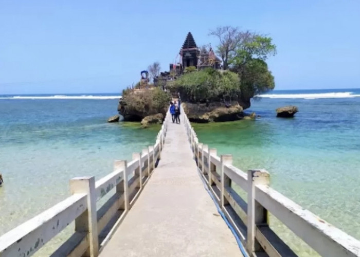 Yuk Intip! 5 Pantai Terbaik dan Terindah di Jawa Timur, Mulai Dari Pulau Merah Hingga Balekambang