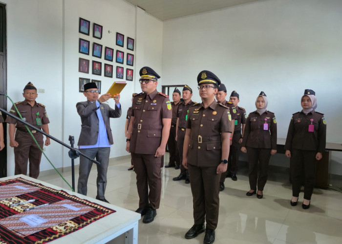 Kajari Tanggamus Lantik Kacabjari Talangpadang, Tegaskan Integritas Tanpa Toleransi