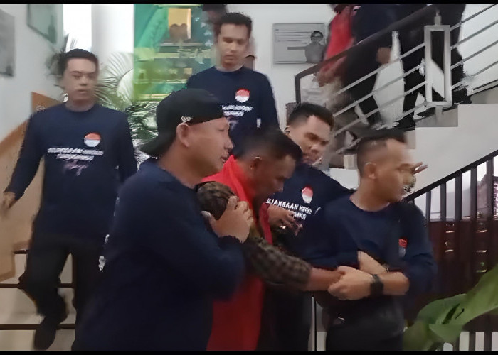 Diperiksa 4 Jam, BW Oknum Anggota DPRD Tanggamus Akhirnya Ditahan Kejari Tanggamus 