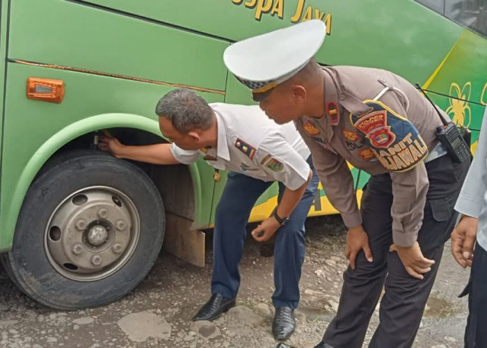 Jelang Nataru, Satlantas dan Dishub Tanggamus Periksa Kondisi Kelaikan Bus