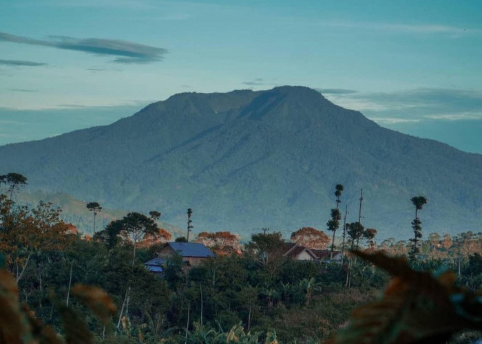 Beragam Cerita Menarik Tentang Gunung Pesagi, Salah Satunya Jadi Tempat Suku Asli Lampung Berasal