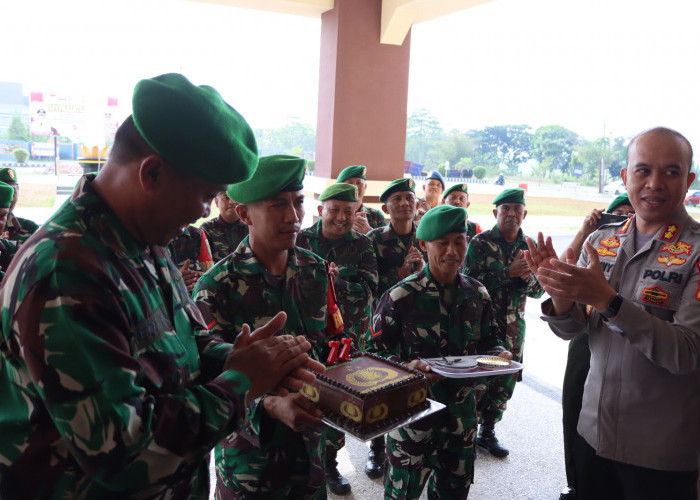 Ada Apa? Puluhan TNI Geruduk Mapolres Pringsewu