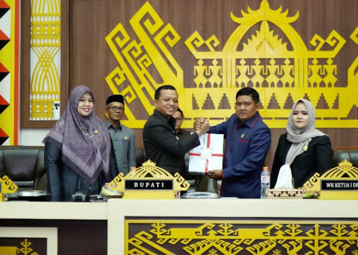 DPRD Pringsewu Rekomendasikan LKPj 2025, Bupati Sampaikan Pendapat atas Ranperda Pesantren