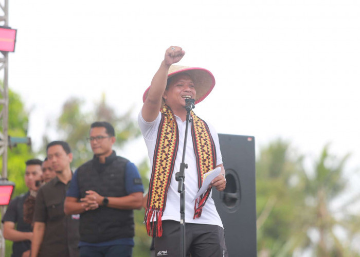 Di Hadapan Mentan Amran Bupati Riyanto Usulkan Bendungan dan Cetak Sawah Baru