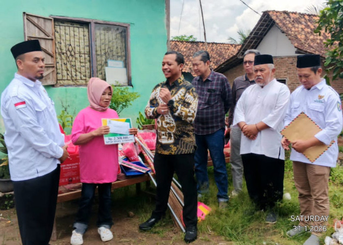 Korban Rumah Roboh di Pekon Podomoro Terima Bantuan Bupati Pringsewu 
