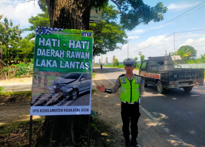 Bukan Iklan, Banner Imbauan di Pringsewu Ini Bikin Pengendara Auto Waspada