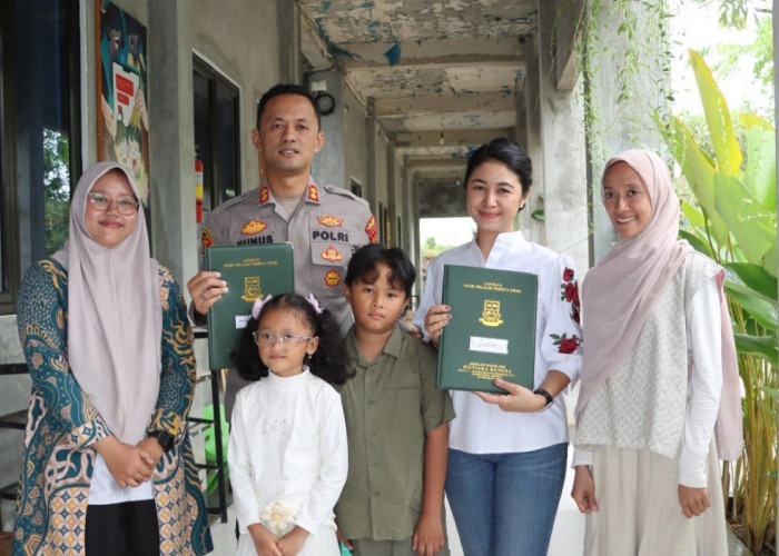 Dukung GEMAR, Kapolres Pringsewu Ambil Rapor Anak ke Sekolah