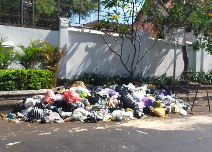Meskipun Ada Sanksi Denda, Tumpukan Sampah Masih Menghiasi Jalanan di Kota Yogyakarta