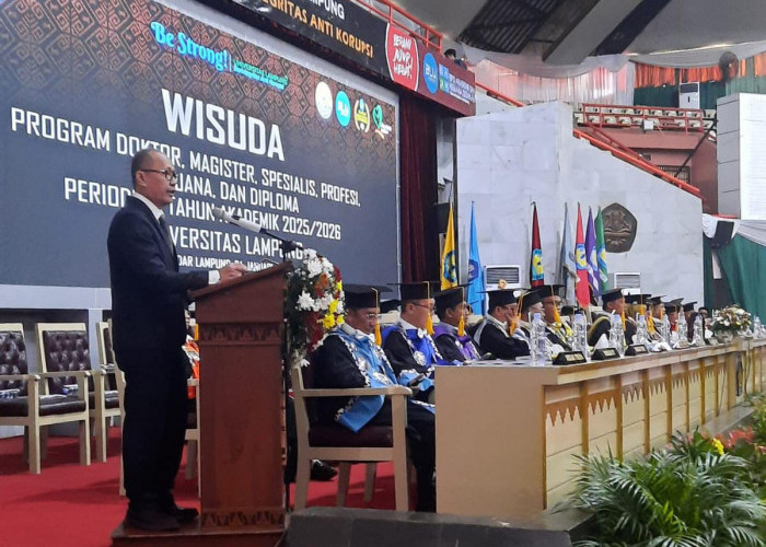 Subari Kurniawan Tekankan Integritas dan Tanggung Jawab Moral ke Wisudawan Unila