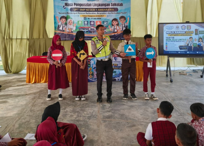 Satlantas Polres Pringsewu Tanamkan Tertib Lalu Lintas kepada Pelajar Lewat MPLS