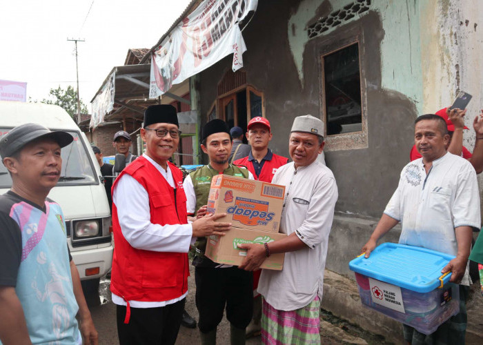 PCNU bersama LAZISNU dan PMI Serahkan Bantuan Untuk Korban Banjir di Talang Padang 