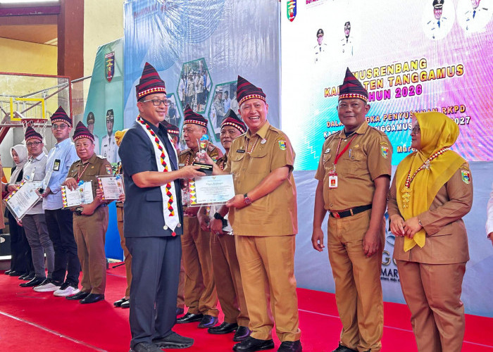 Disdukcapil Tanggamus Raih Penghargaan di Ajang Musrenbang, Program AKU LULUS Jadi Percontohan se Lampung