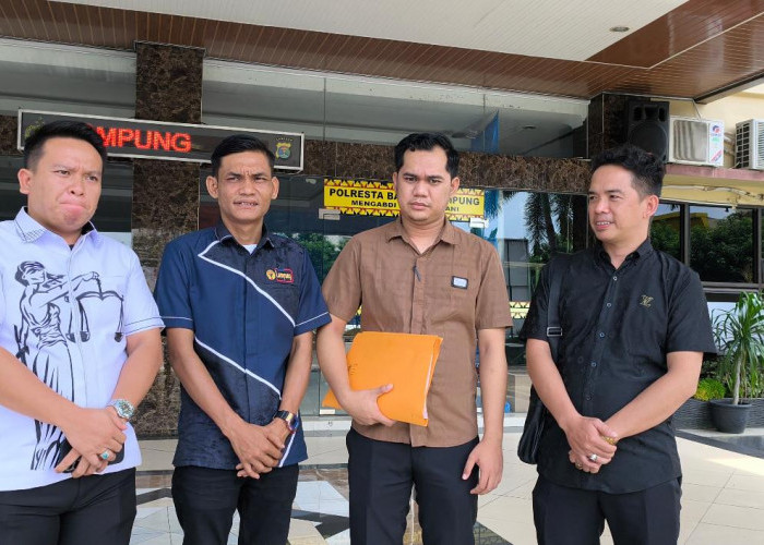 Jurnalis Lampung Yang Diancam Kadis PSDA Penuhi Panggilan Polisi, Serahkan Bukti Elektronik 